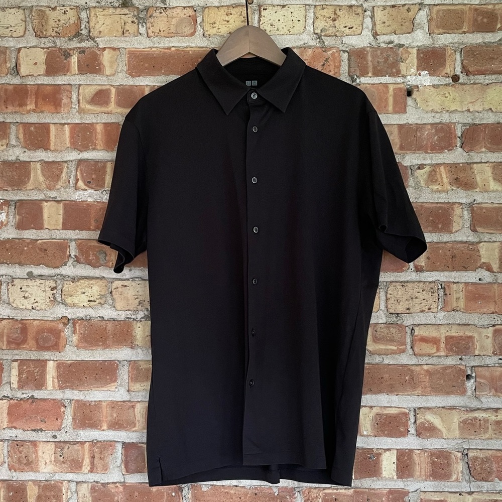 Uniqlo short sleeve button shirt Large